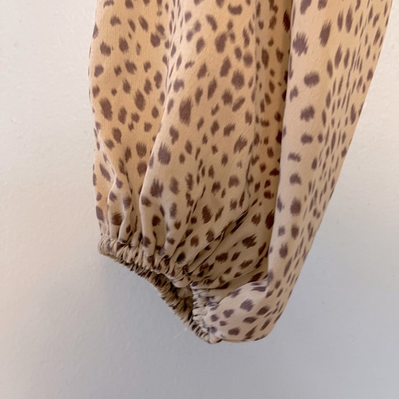 Cheetah V Neck crop top - Picture 4 of 5